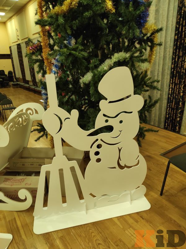 Новогодняя фигура НГДМ Снеговик с метлой