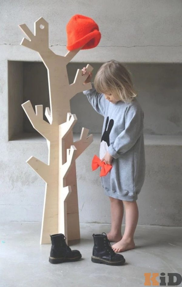 Детская вешалка в виде дерева